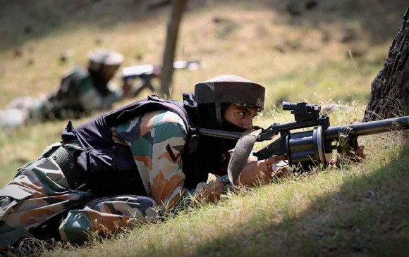 मणिपुर: सेना पर आतंकी हमला, IED ब्लास्ट और फायरिंग में तीन जवान शहीद, चार घायल मणिपुर: सेना पर आतंकी हमला, IED ब्लास्ट और फायरिंग में तीन जवान शहीद, चार घायल