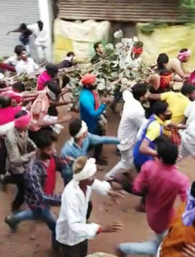 गोटमार रोकने में प्रशासन फेल. -.गुस्साए लोगों ने किया पुलिस पर पथराव, 250 से ज्यादा घायल