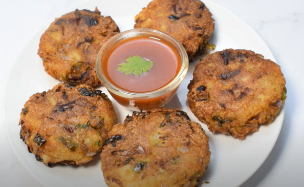 Breakfast: घर पर बनाएं स्वादिष्ट पोहा आलू टिक्की, जानें रेसिपी