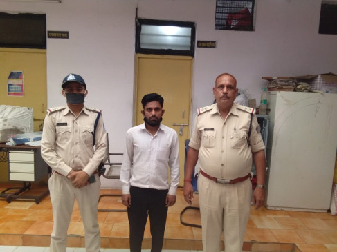 Drunk business was going on from the grocery store - 426 nos of serap, two arrested