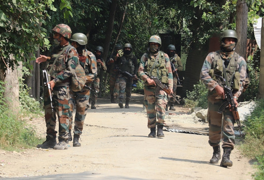  श्रीनगर आतंकी हमले के बाद पूरे कश्मीर में सुरक्षा बढ़ी 