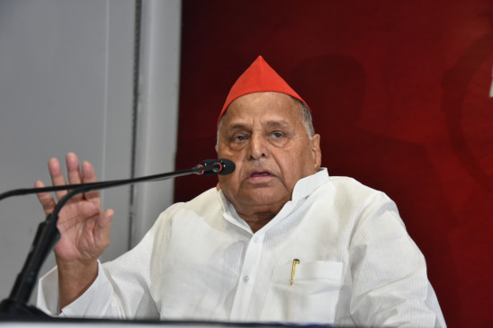 SP mentor Mulayams health deteriorated, hospitalized