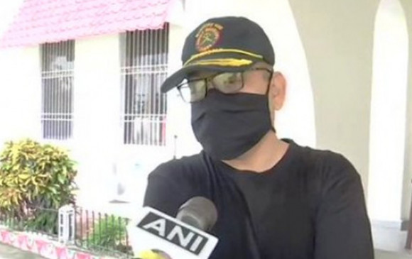 SSR Case: भड़के बिहार डीजीपी, कहा- क्वारंटीन के नाम पर IPS अधिकारी हाउस अरेस्ट, रिया चक्रवर्ती की भाषा बोल रही मुंबई पुलिस SSR Case: भड़के बिहार डीजीपी, कहा- क्वारंटीन के नाम पर IPS अधिकारी हाउस अरेस्ट, रिया चक्रवर्ती की भाषा बोल रही मुंबई पुलिस