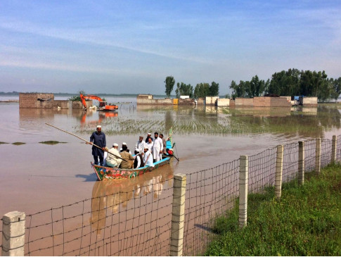 2 killed by boat capsize in Pakistan