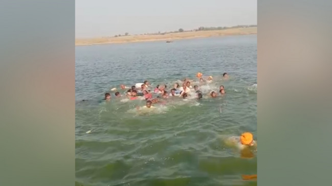  राजस्थान के चंबल नदी में नाव पलटी, 14 लापता 