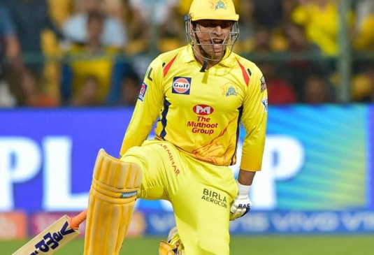 Dhonis outstanding membership fee of 18 hundred rupees may give rise to controversy