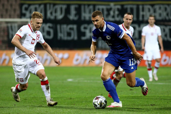 Football: Italy beat Netherlands, Poland beat Bosnia