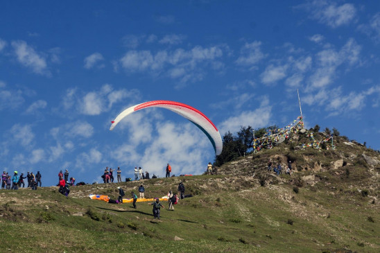 Himachal government will build paragliding center in Bir-Billing