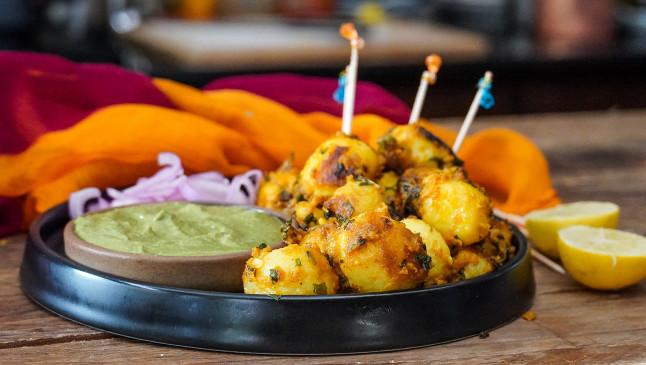 Archana's Kitchen: जानें तंदूरी आलू टिक्का की एक लिप स्मैकिंग रेसिपी Archana's Kitchen: जानें तंदूरी आलू टिक्का की एक लिप स्मैकिंग रेसिपी
