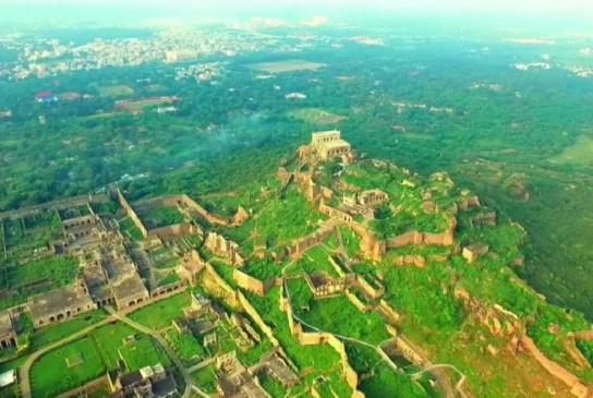 अजब-गजब: रहस्यों से भरा है 400 साल पुराना गोलकोंडा किला, जानें इससे जुड़ी कुछ खास बातें अजब-गजब: रहस्यों से भरा है 400 साल पुराना गोलकोंडा किला, जानें इससे जुड़ी कुछ खास बातें