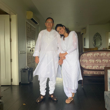 पिता के अस्पताल से लौटने पर खुश हुईं अंकिता लोखंडे | Ankita Lokhande happy  on father's return from hospital