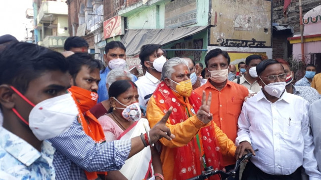  कमल प्रिंट वाला मास्क पहनने पर बिहार के मंत्री मुसीबत में 