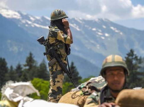 India-China Tension: भारतीय सेना की हिरासत में चीनी सैनिक, पूछताछ के बाद वापस PLA को सौंपा जाएगा India-China Tension: भारतीय सेना की हिरासत में चीनी सैनिक, पूछताछ के बाद वापस PLA को सौंपा जाएगा