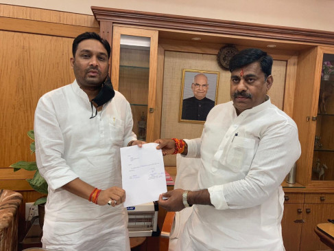 कांग्रेस को लगा बड़ा झटका, दमोह से कांग्रेस विधायक राहुल सिंह लोधी बीजेपी में हुए शामिल