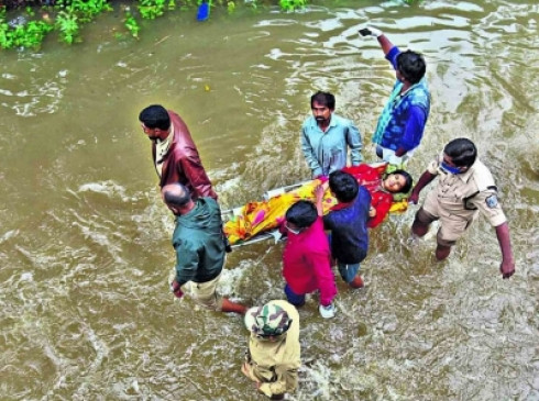 आपदा: तेलंगाना में भारी बारिश और बाढ़ से मृतकों की संख्या 50 पहुंची, अब तक राज्य में 5,000 करोड़ का नुकसान