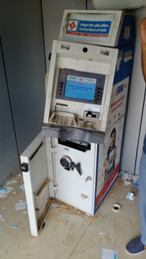 Demolition at ATM, camera cable cut - the miscreants fled after seeing the patrolling squad of police