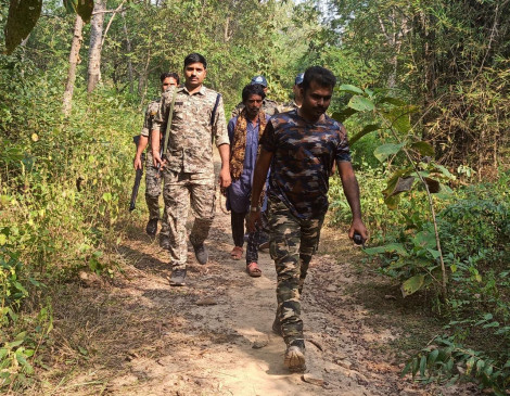 डेढ़ लाख के इनामी गौरी यादव गैंग के डकैत ने दिखाए अड्डे , बताए मददगारों के नाम - पुलिस ने शुरू किया सर्च अभियान डेढ़ लाख के इनामी गौरी यादव गैंग के डकैत ने दिखाए अड्डे , बताए मददगारों के नाम - पुलिस ने शुरू किया सर्च अभियान