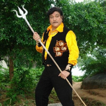 Gujarati movie star and former BJP MLA Naresh Kanodia dies from Corona