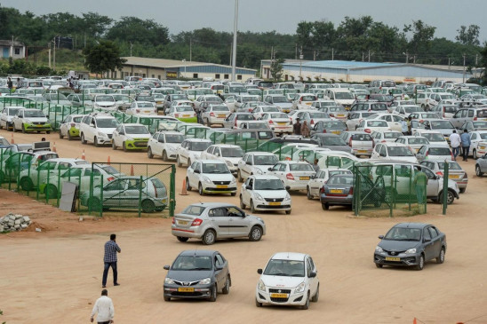  हैदराबाद में महामारी की वजह से बड़ी संख्या में कैब ड्राइवर बेरोजगार 