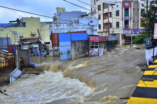  बाढ़ प्रभावित हैदराबाद में और बारिश की चेतावनी 