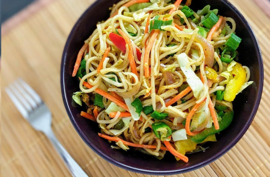Noodles: घर पर बनाएं हेल्दी वेज हक्का नूडल्स, आसान है रेसिपी
