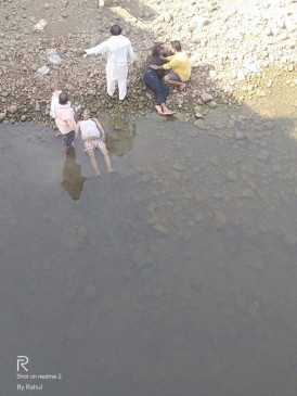 One jumped into the river and the other jumped to save the youth, both injured