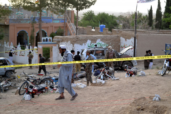  पाकिस्तान : आतंकी हमले में 15 की मौत 