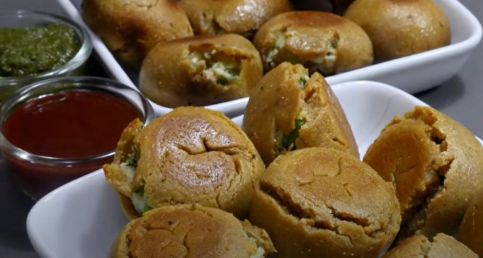 Paneer Stuffed Litti: बनाएं पनीर मसाला बाटी, सभी को आएगी पसंद Paneer Stuffed Litti: बनाएं पनीर मसाला बाटी, सभी को आएगी पसंद