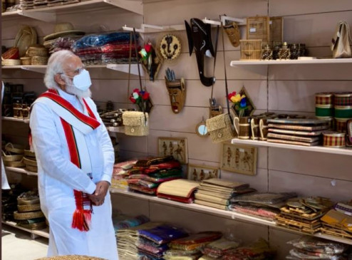 PM Modi 2-day Gujarat trip: पीएम ने 5 लाख पौधे वाले आरोग्य वन, एकता मॉल और पोषक पार्क का उद्घाटन किया