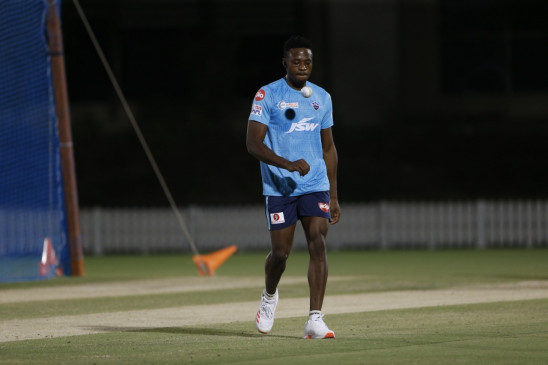 Sydney Thunder players will sit on their knees during WBBL-6