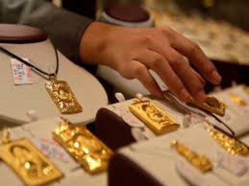 The accused took away the goods in front of the bullion merchants eyes