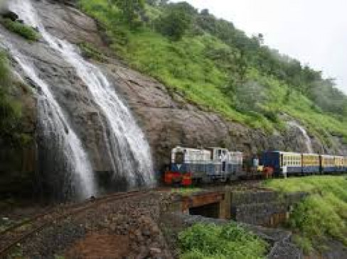 लॉकडाउन से ऊब चुके लोग दिवाली में छुट्टियां मनाने निकले हिल स्टेशन लॉकडाउन से ऊब चुके लोग दिवाली में छुट्टियां मनाने निकले हिल स्टेशन