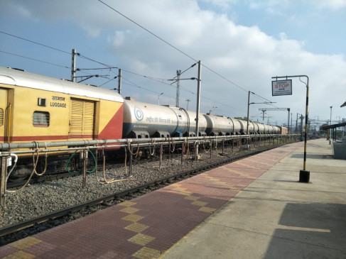  दक्षिण-मध्य रेलवे में और 4 विशेष ट्रेनें शामिल, लगेगा साधारण किराया 