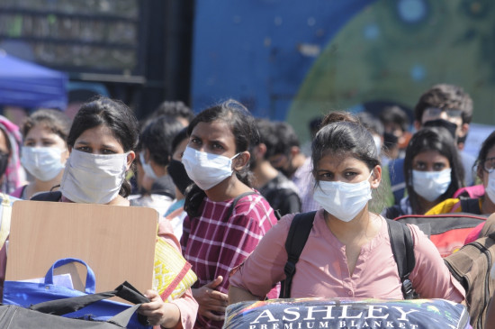 7,007 new cases of corona in Kerala, Shahrukh donated mask