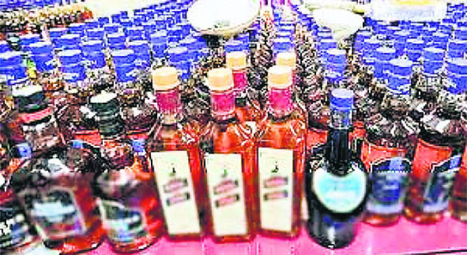 Bottles of liquor found in unclaimed bags in Danapur Express