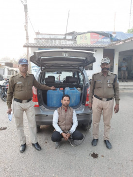 Car seized with 60 liters of illicit liquor