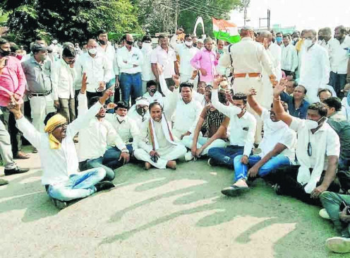 Compensation not received, Congress gave strike - Congressmen raging for not having responsible officials