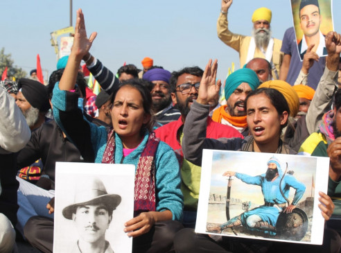  किसान विरोध प्रदर्शन : दिल्ली बॉर्डर पर नारेबाजी जारी 