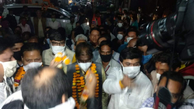 Health Minister hoisted social distancing, told people to follow Corona Guide Line