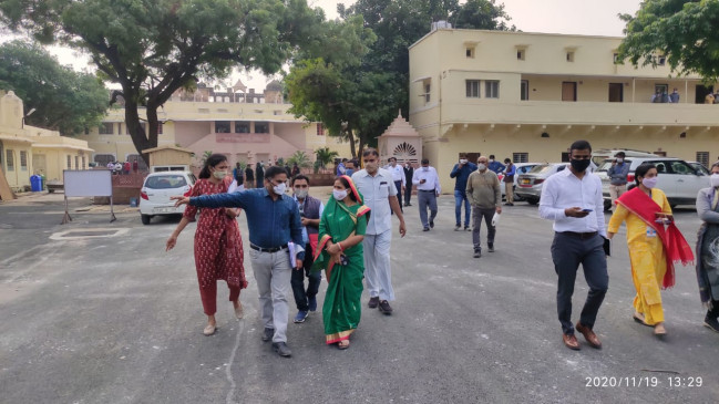 Heritage Mayor came out on foot to check sanitation, feedback received from people, Corona Warriors honored in Ward 63 Heritage Mayor came out on foot to check sanitation, feedback received from people, Corona Warriors honored in Ward 63