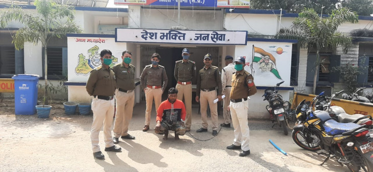 One arrested with five kilos of hemp