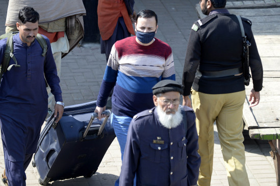 Pakistan preparing to impose penalty for not wearing mask