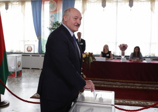 बेलारूस के राष्ट्रपति ने दिया पद छोड़ने का संकेत 