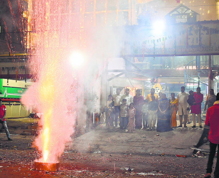 There was a lot of fireworks on Diwali, noise increased despite ban There was a lot of fireworks on Diwali, noise increased despite ban