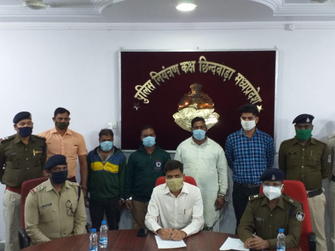 Three accused of robbing a truck full of cattle arrested from Nagpur