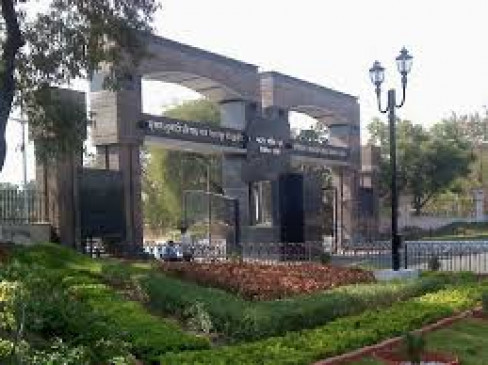 University has given one lakh rupees help to cancer student