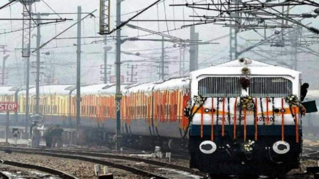 432 टन संतरा लेकर नागपुर से निकली 100वीं किसान रेल