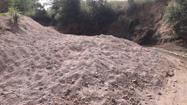 300 trolley illegal sand caught in Damua - team of Mineral and Revenue Department took joint action in Damua