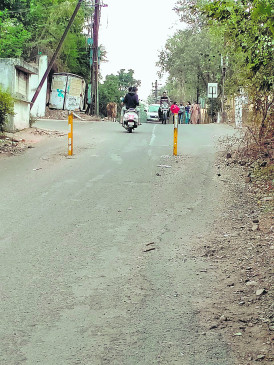 40 lakh road made for trial is uprooted, now it is being broken