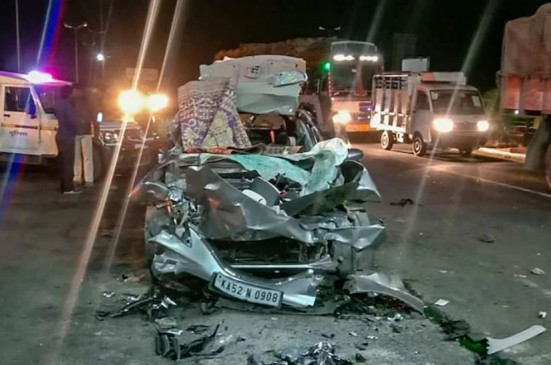 मप्र: जबलपुर-नागपुर हाईवे पर खड़े टैंकर में जा घुसी कार, एक ही परिवार के 5 लोगों की मौत